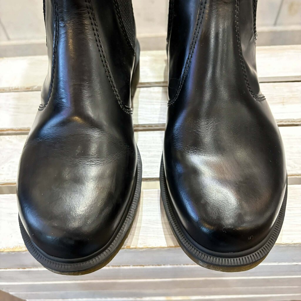 Doc Martens 2976 Smooth Leather Chelsea Boots in Black - Size 7