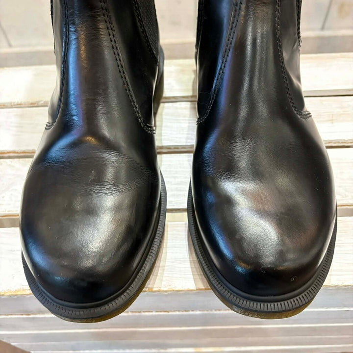 Doc Martens 2976 Smooth Leather Chelsea Boots in Black - Size 7