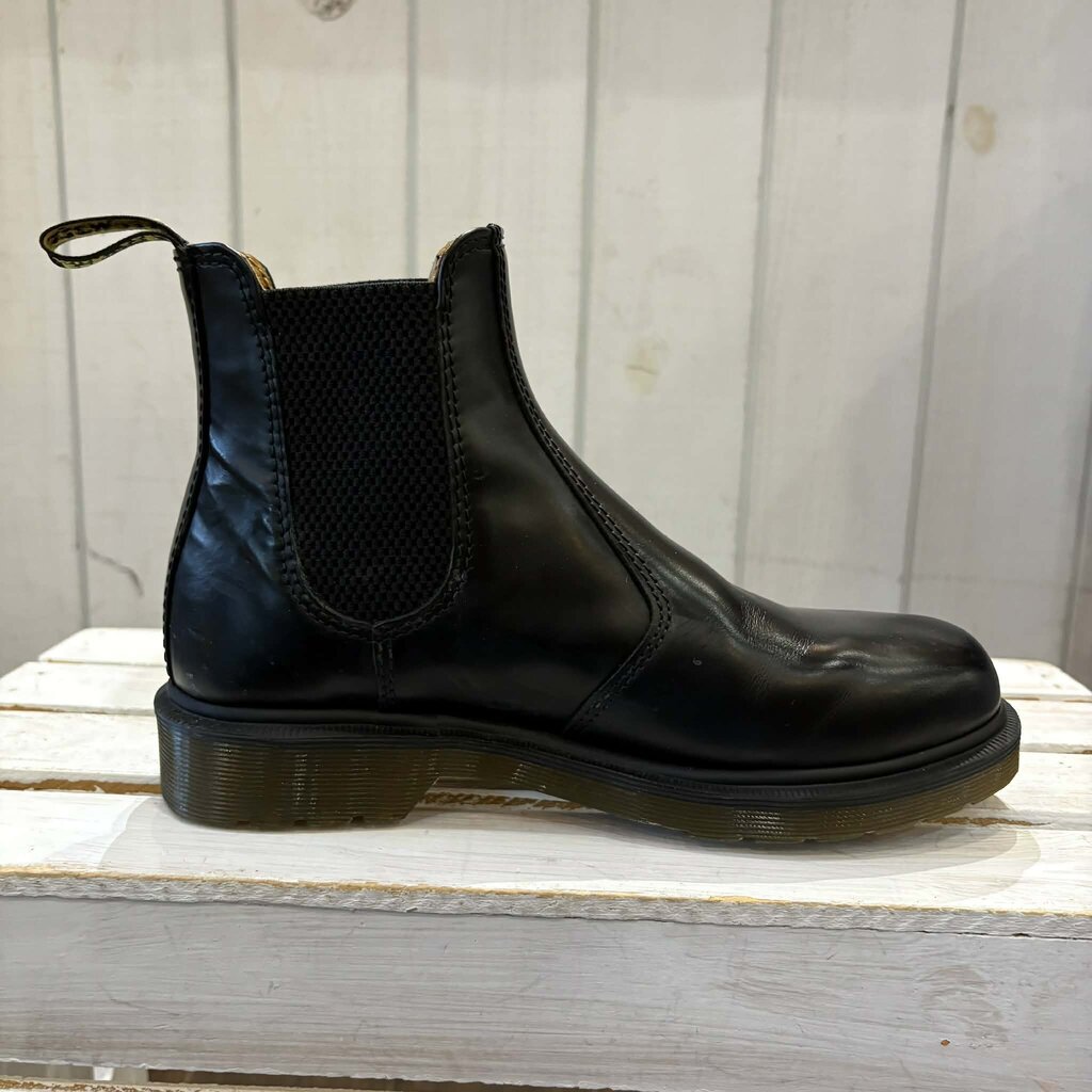 Doc Martens 2976 Smooth Leather Chelsea Boots in Black - Size 7