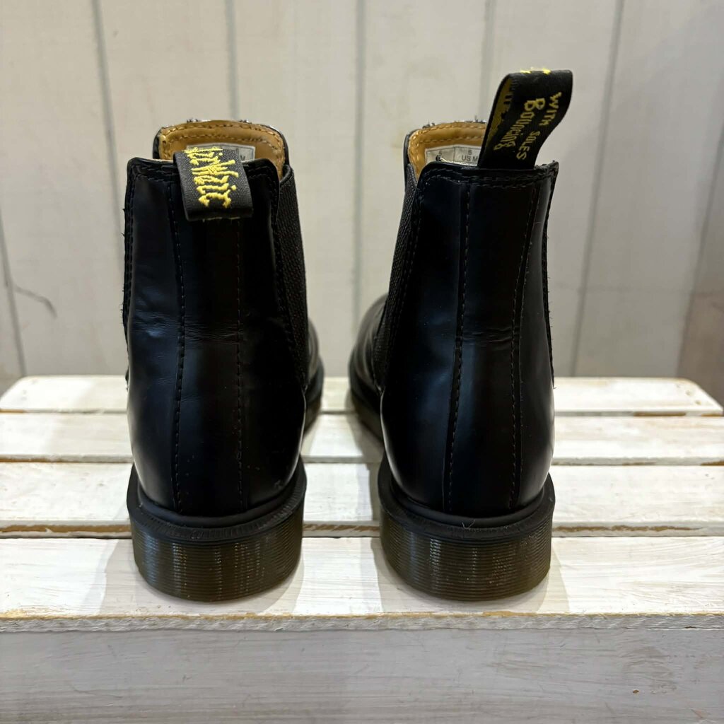 Doc Martens 2976 Smooth Leather Chelsea Boots in Black - Size 7