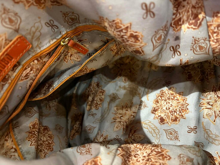 Hobo Sheila Satchel in Burgundy