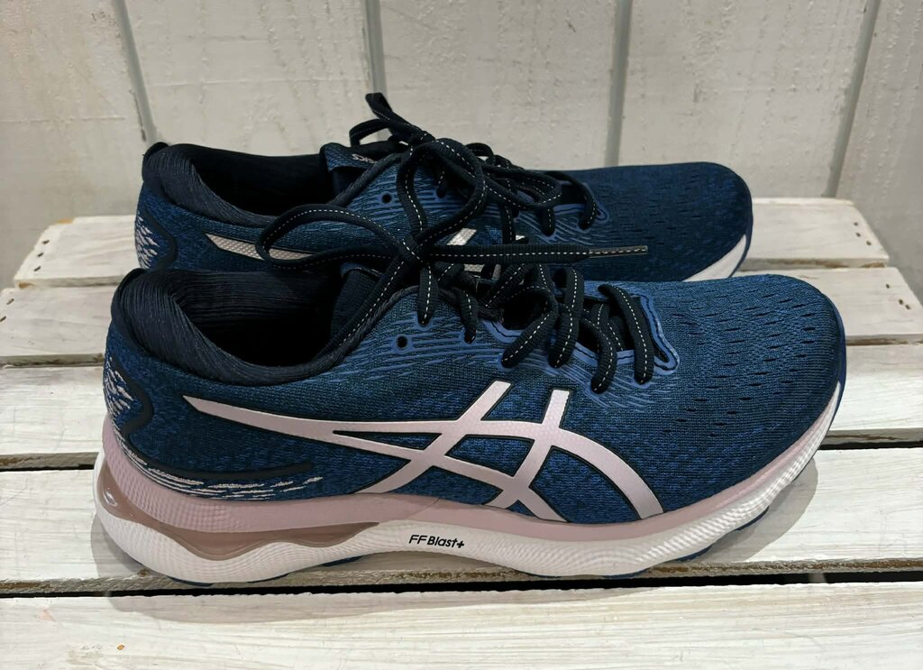 Asics Nimbus 24 Sneakers - Size 8.5 Wide (Retails $160)