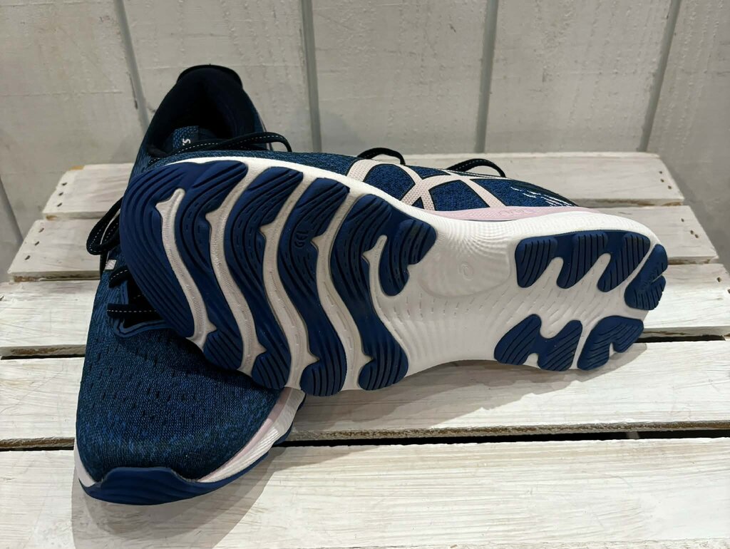 Asics Nimbus 24 Sneakers - Size 8.5 Wide (Retails $160)