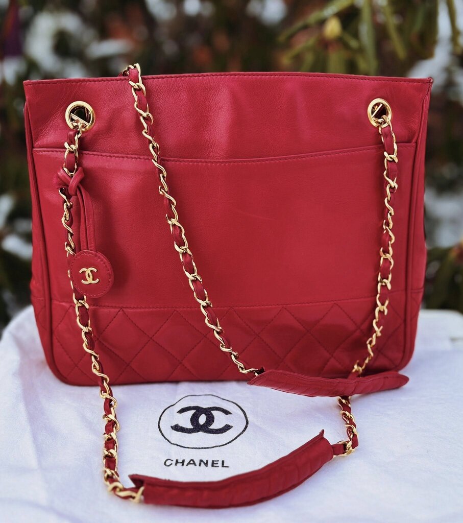 Chanel Matelasse Calfskin Chain Shoulder Bag