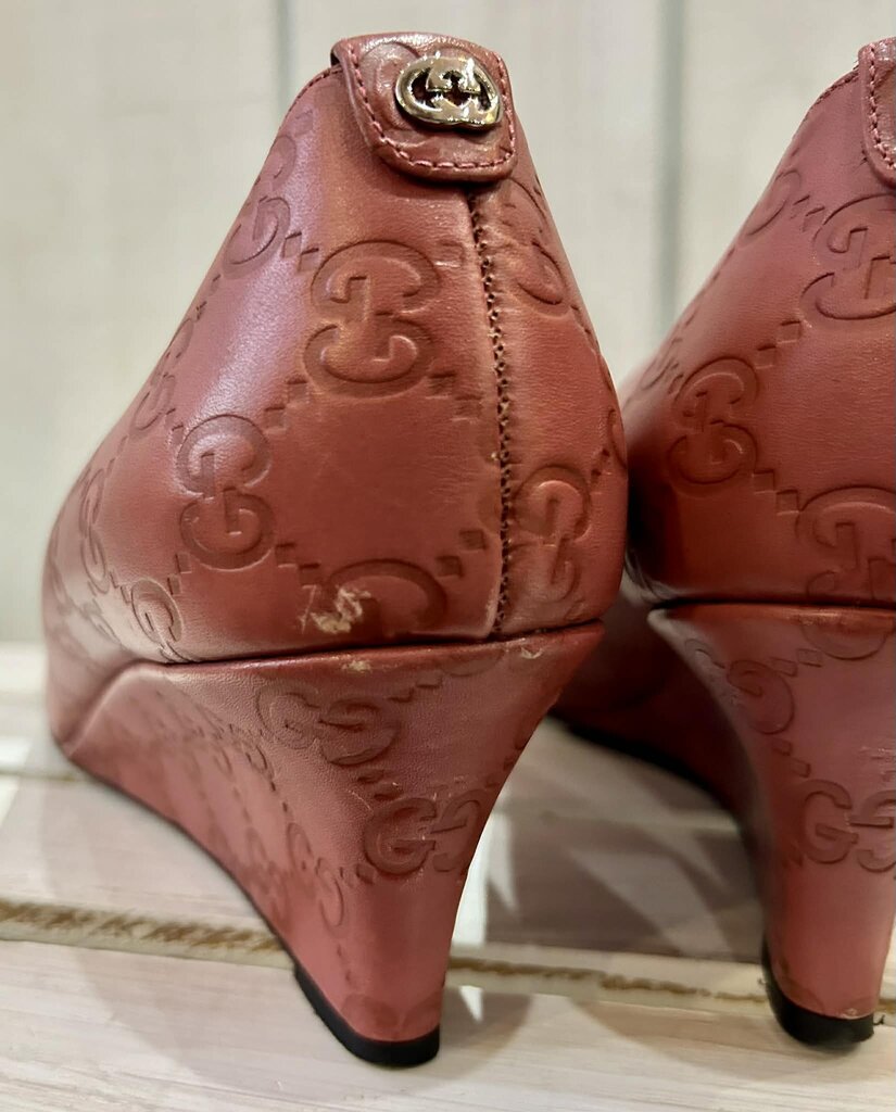 Gucci Signature GG Embossed Leather Pink Pumps - Size 40