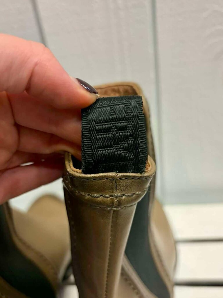 Frye Jean Chelsea Leather Bootie in Stone - Size 9