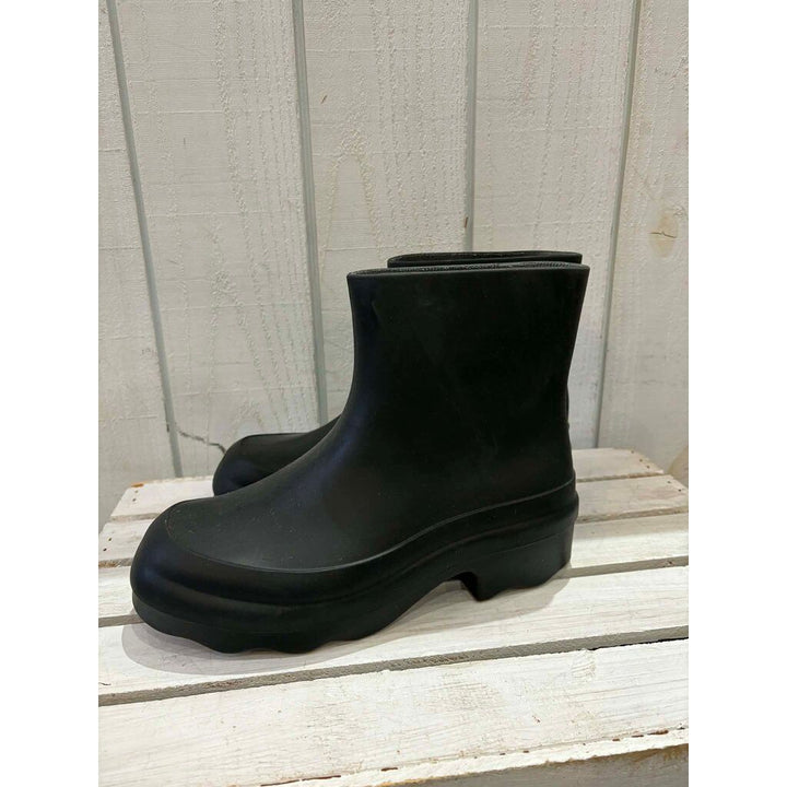 Vince Nia Ankle Rainboots - Size 8 (Retails for $198)