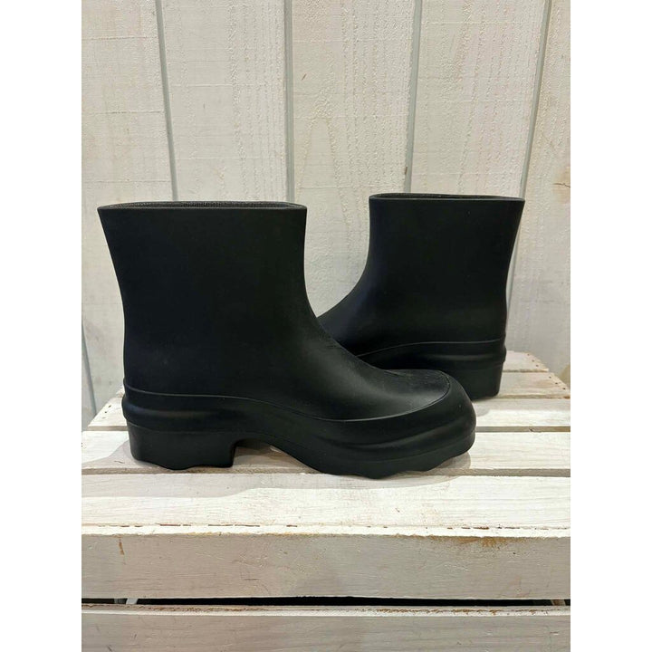 Vince Nia Ankle Rainboots - Size 8 (Retails for $198)