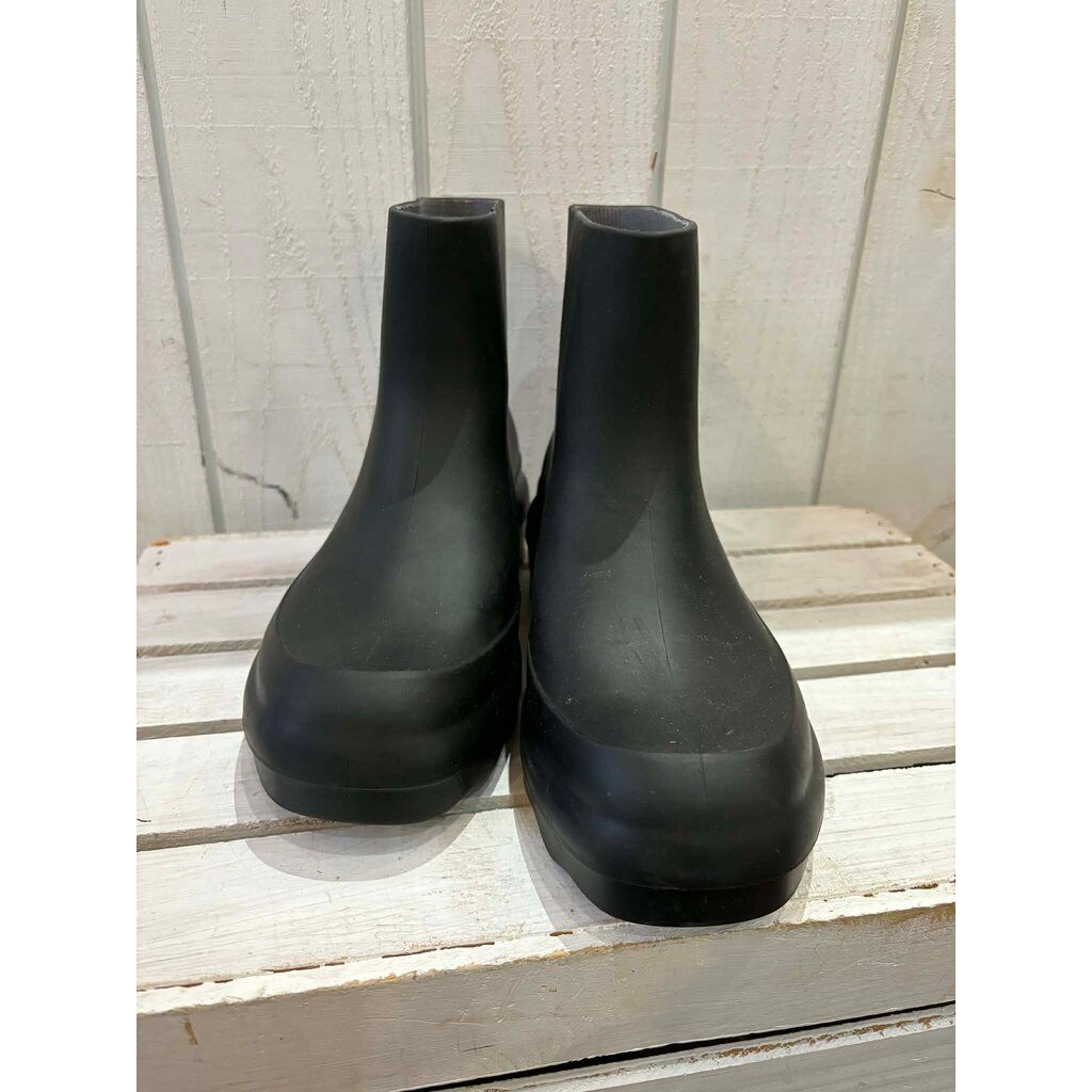 Vince Nia Ankle Rainboots - Size 8 (Retails for $198)