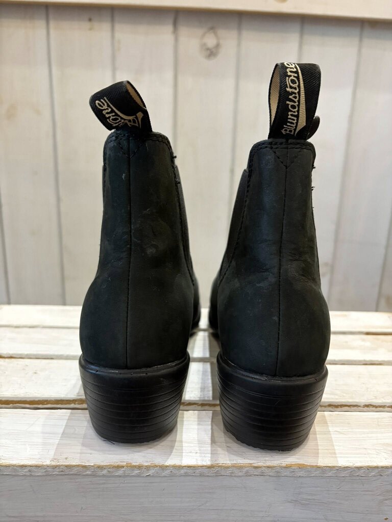 Blundstone Heeled Leather Chelsea Boots - Size 8