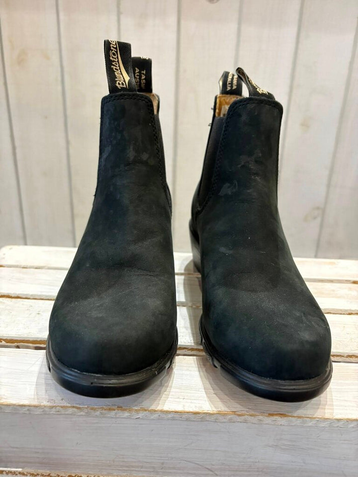 Blundstone Heeled Leather Chelsea Boots - Size 8