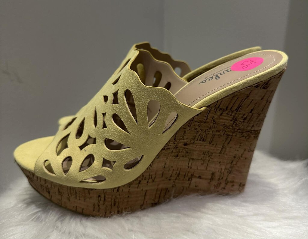 Charles David April Cutout Wedges - Size 9.5