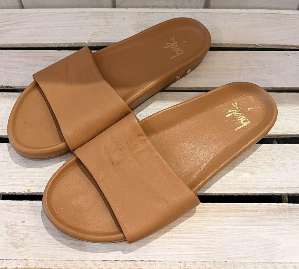 Beek Gallito in Tan (Retails $260) - Size 7
