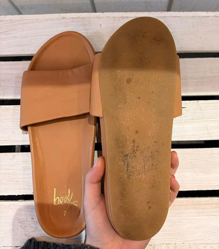 Beek Gallito in Tan (Retails $260) - Size 7