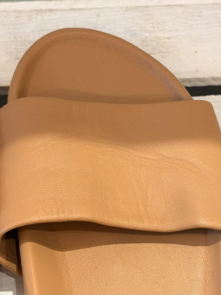 Beek Gallito in Tan (Retails $260) - Size 7