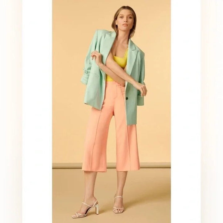 Alice & Olivia Dylan NWT Cropped Pants in Light Peach - Size 6 (retails $265)