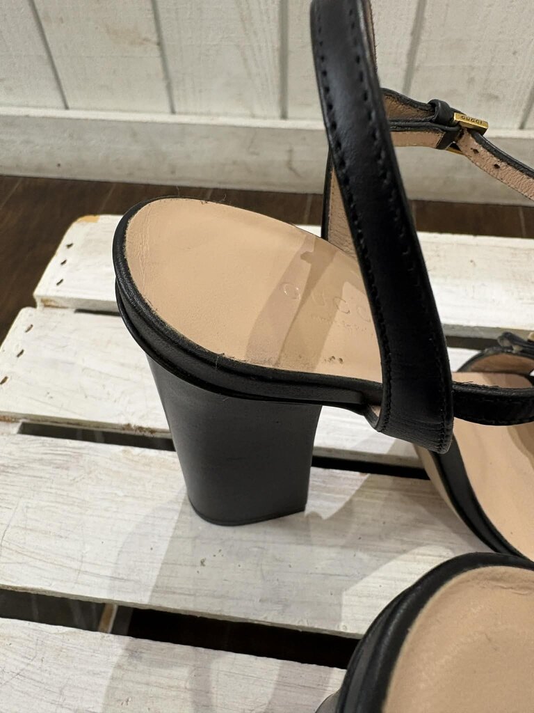 Gucci Double G Logo Leather Sandals - Size 36