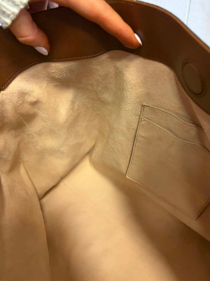 Gucci GG Supreme Monogram Soft Medium Crossbody Tote