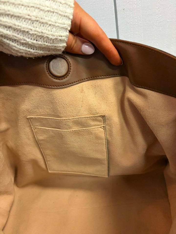 Gucci GG Supreme Monogram Soft Medium Crossbody Tote