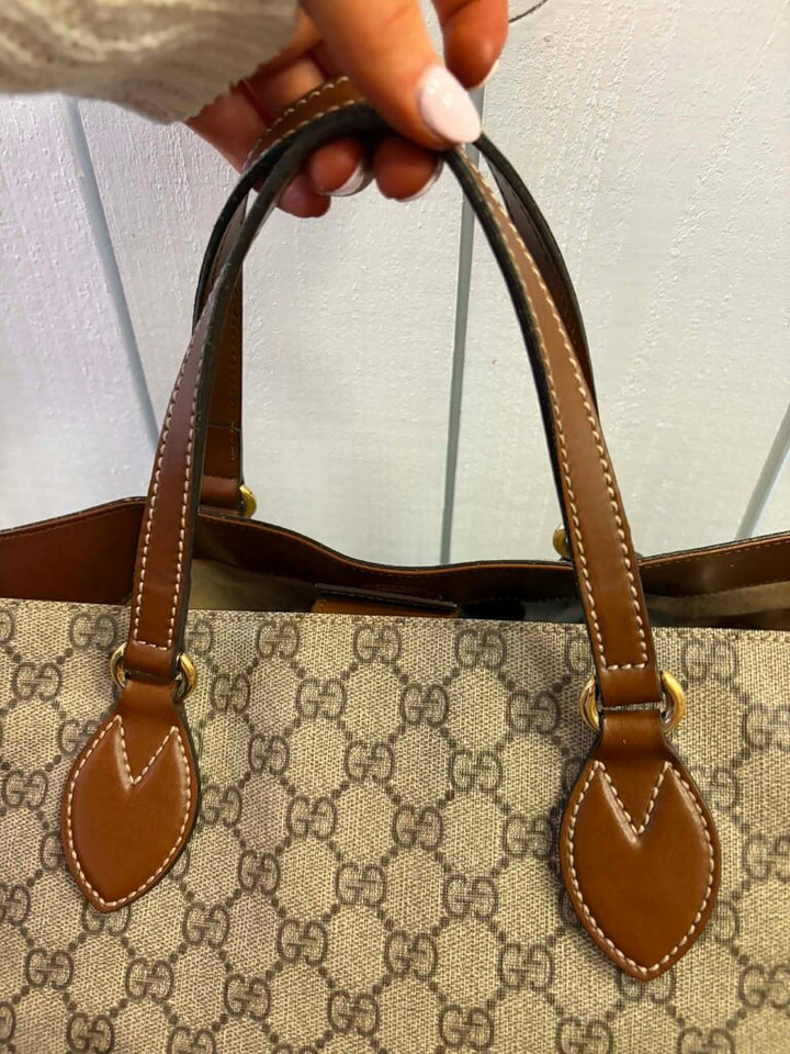Gucci GG Supreme Monogram Soft Medium Crossbody Tote