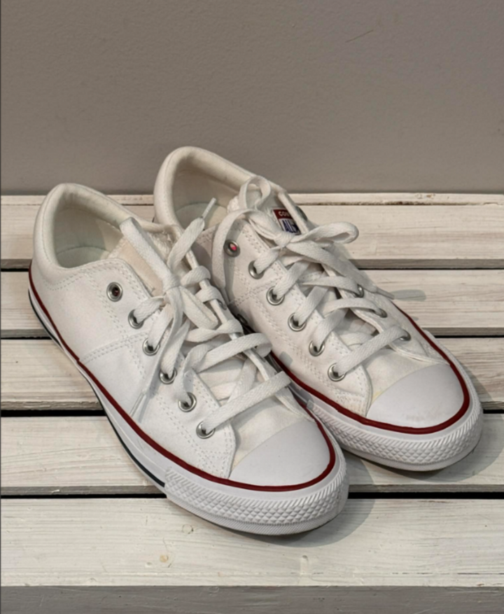 Converse Chuck taylor All Star Madison Low Top Sneakers - Size 9