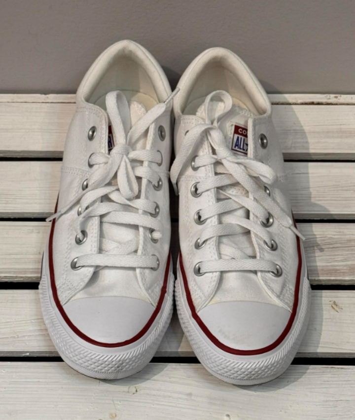 Converse Chuck taylor All Star Madison Low Top Sneakers - Size 9