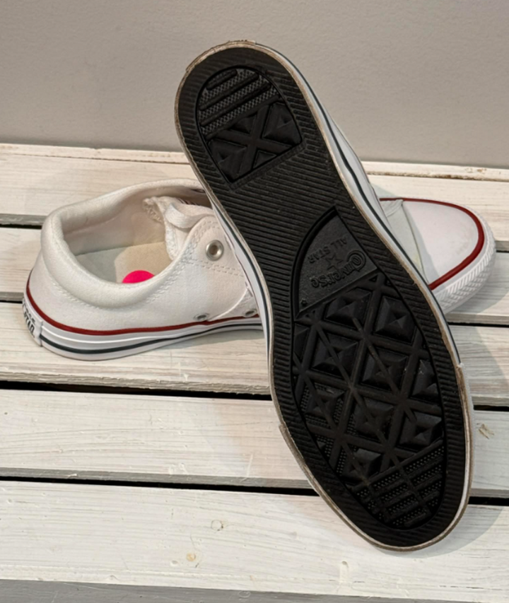 Converse Chuck taylor All Star Madison Low Top Sneakers - Size 9