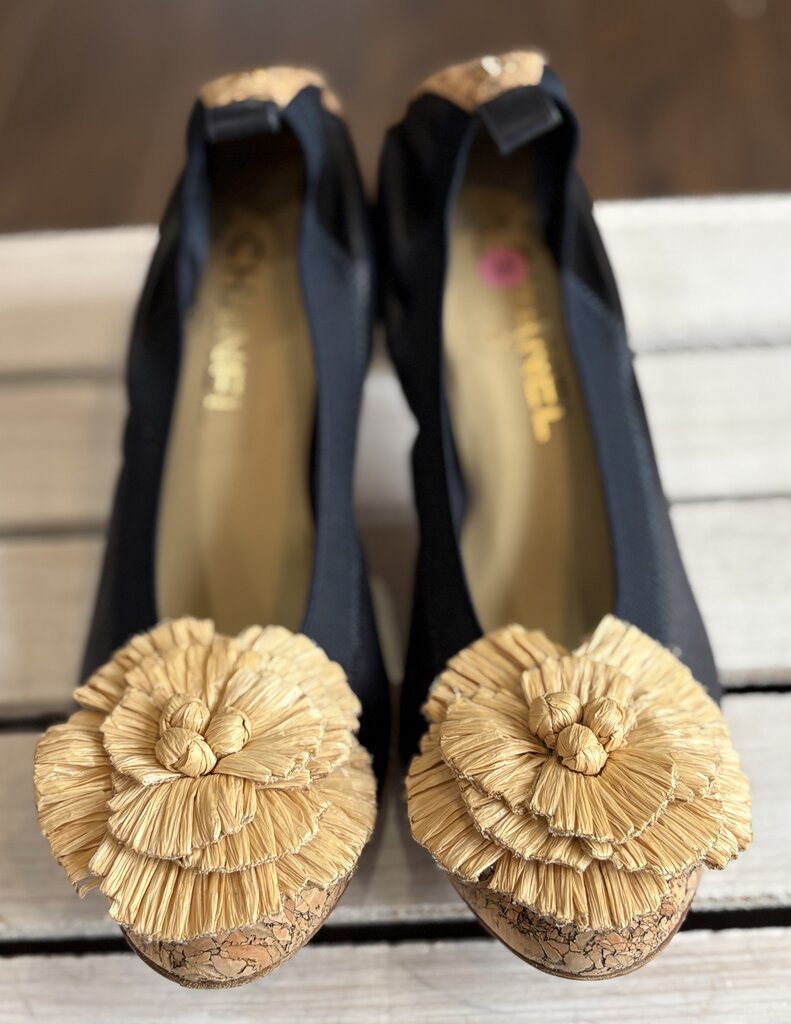 Chanel Navy Leather And Raffia Camellia Scrunch Cork Block Heel Pumps - Size 39