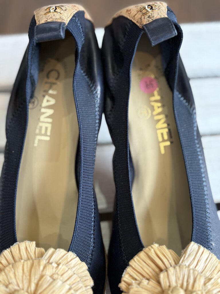 Chanel Navy Leather And Raffia Camellia Scrunch Cork Block Heel Pumps - Size 39