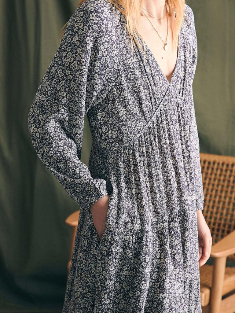 Faherty Sirene Dress in Navy Ditsy Floral - Size Small