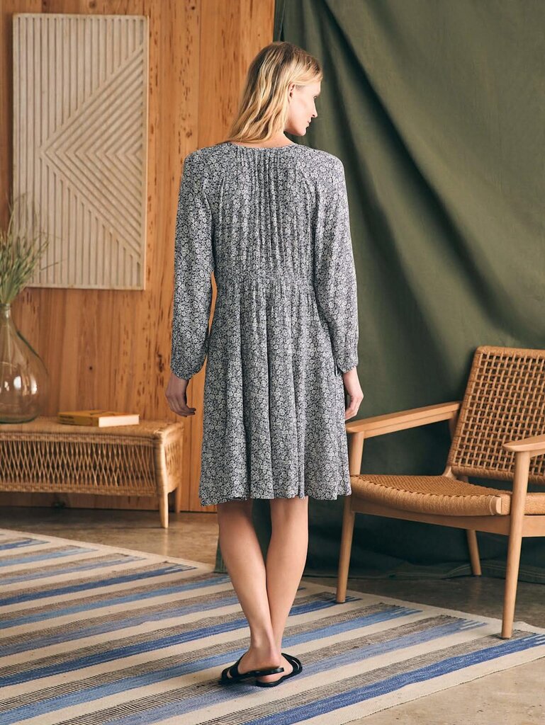 Faherty Sirene Dress in Navy Ditsy Floral - Size Small