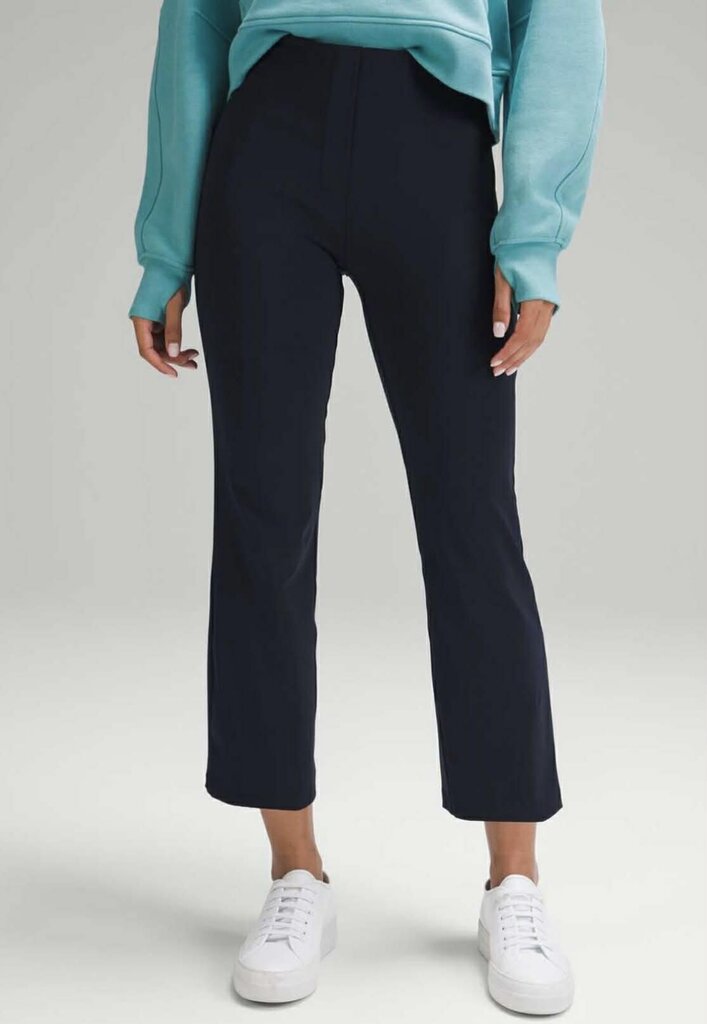 Lululemon NWT Smooth Fit Pull-On High-Rise Cropped Pants in True Navy- Size 6