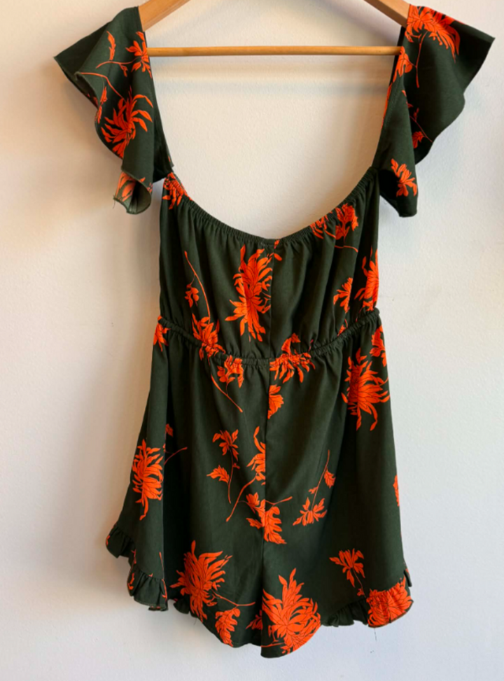 Selfie Leslie Green Floral Flutter Sleeve Romper - Size Large