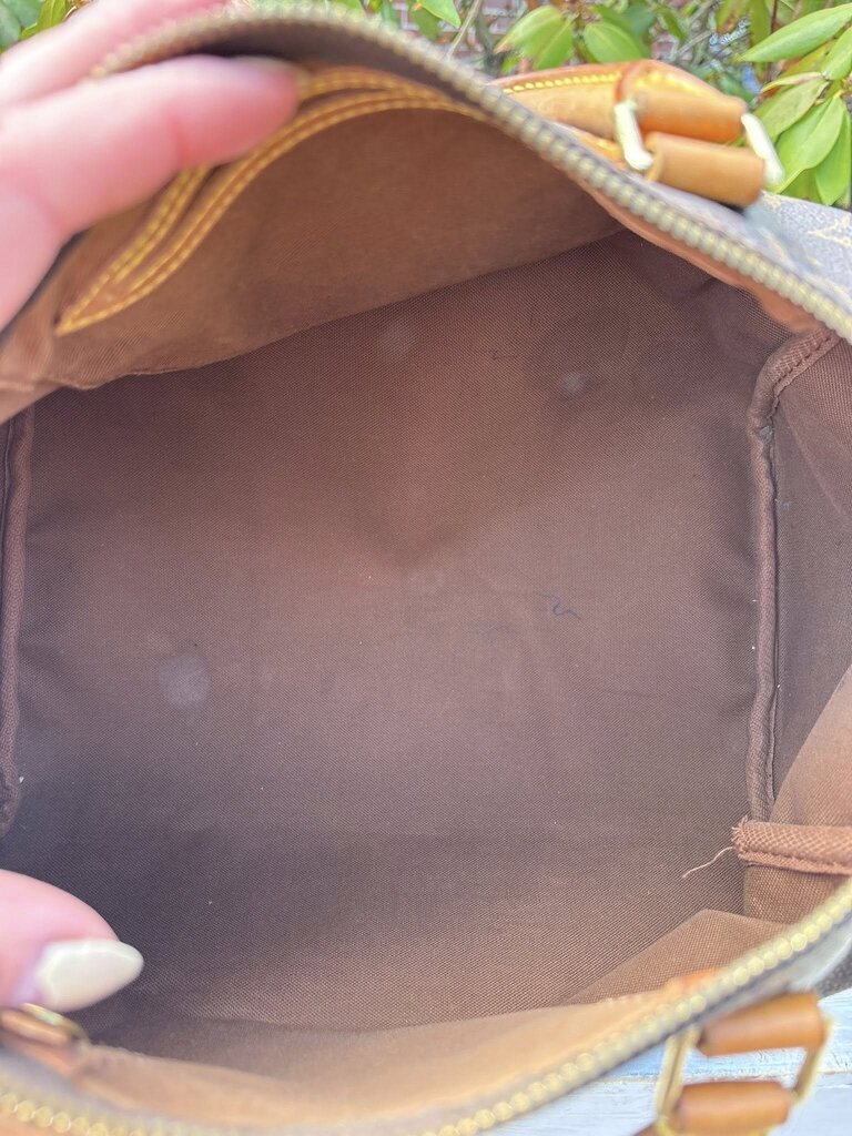 Louis Vuitton Monogram Speedy 30
