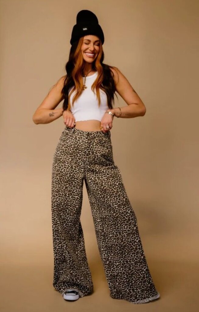 Lala Effortlessly Cool Wide Leg Denim in Worn-In Leopard - Size Small (Retails for $118)