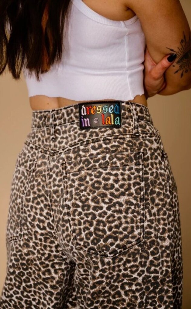 Lala Effortlessly Cool Wide Leg Denim in Worn-In Leopard - Size Small (Retails for $118)