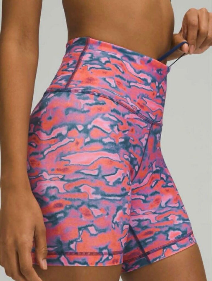 Lululemon Wunder Train Shorts in Chroma Clash - Size 6