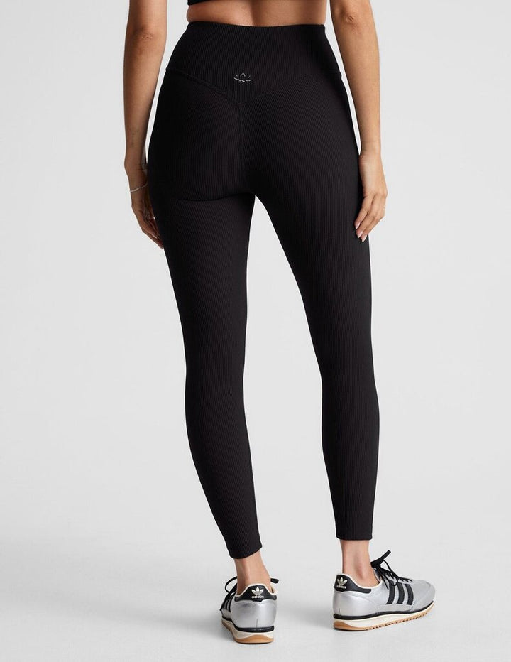 Beyond Yoga Impulse Ribbed Midi Leggings in Black Onyx - Size Small
