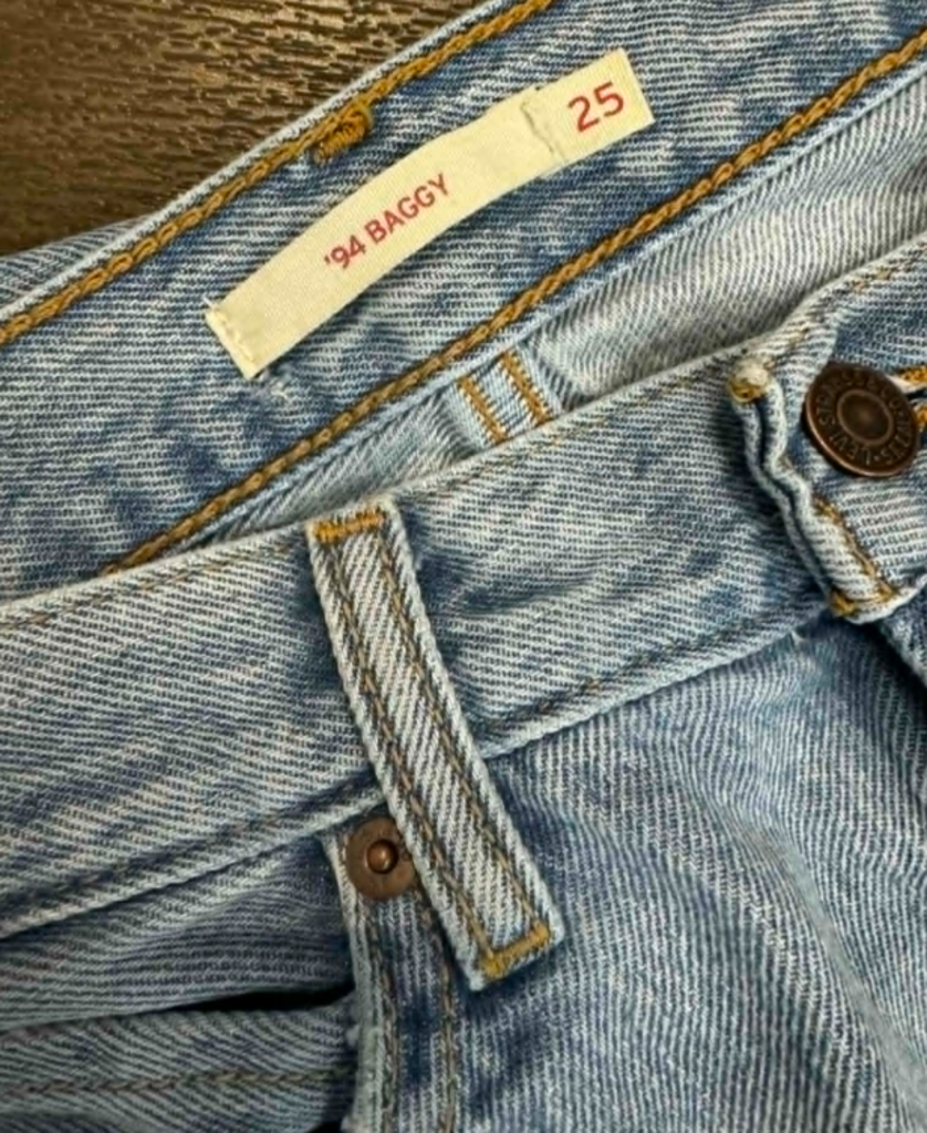 Levi's '94 Baggy Jeans - Size 25