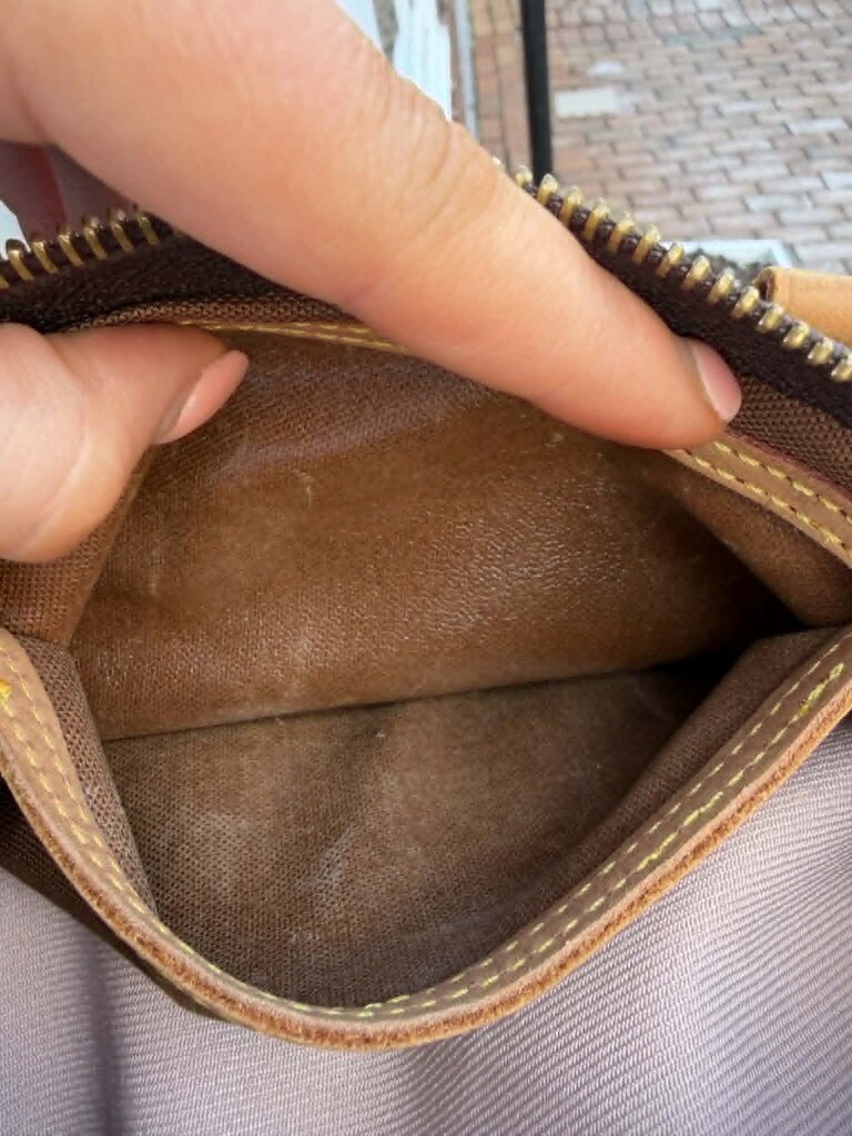 Louis Vuitton Monogram Speedy 25