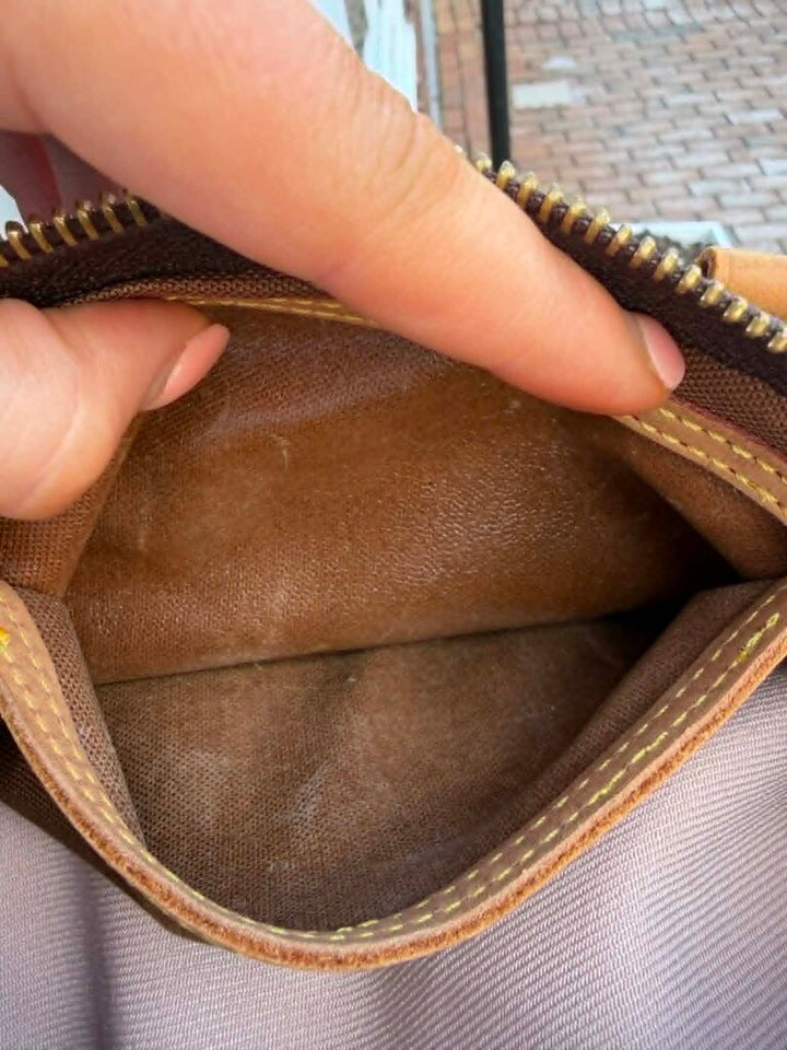 Louis Vuitton Monogram Speedy 25