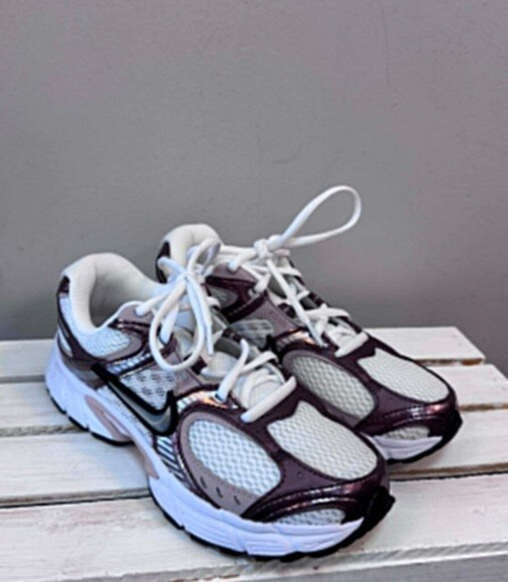 Nike V5 RNR Sneakers In White/Tattoo/Black/Metallic Platinum - Size 6