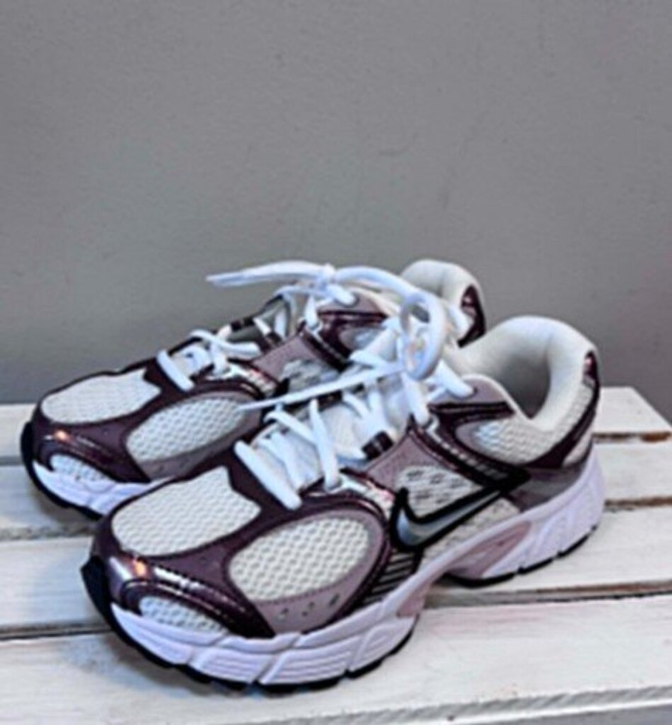 Nike V5 RNR Sneakers In White/Tattoo/Black/Metallic Platinum - Size 6