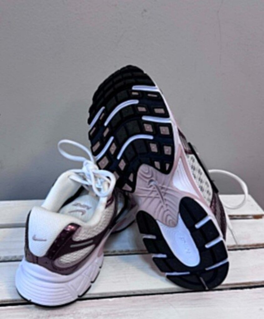 Nike V5 RNR Sneakers In White/Tattoo/Black/Metallic Platinum - Size 6