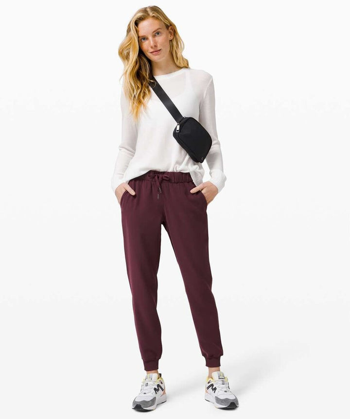 Lululemon On the Fly Jogger *Woven in Cassis - Size 12(Retails $118)