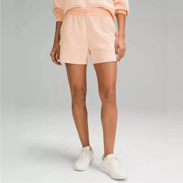 Lululemon Softstreme High-Rise Short 4" in Peach Bellini - Size 4