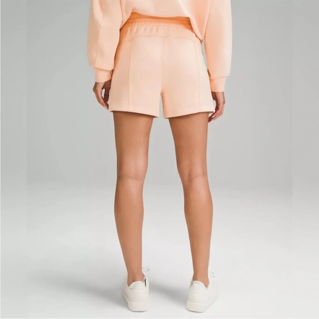 Lululemon Softstreme High-Rise Short 4" in Peach Bellini - Size 4
