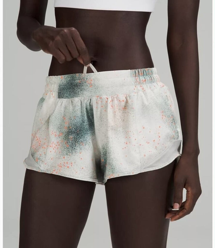 Lululemon Hotty Hot High-Rise Short 2.5" - Size 8