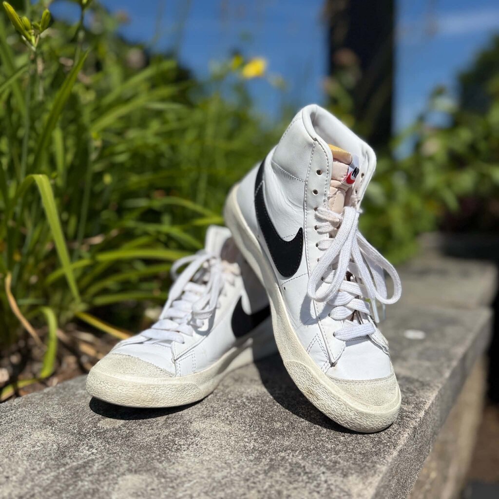 Nike Blazer Mid '77 Vintage Sneakers - Size 7.5