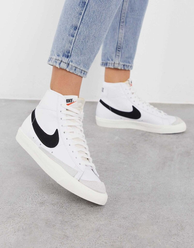 Nike Blazer Mid '77 Vintage Sneakers - Size 7.5